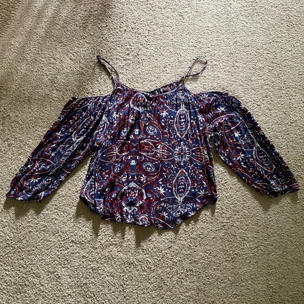 A&F 3/4 Sleeve Cold Shoulder Top